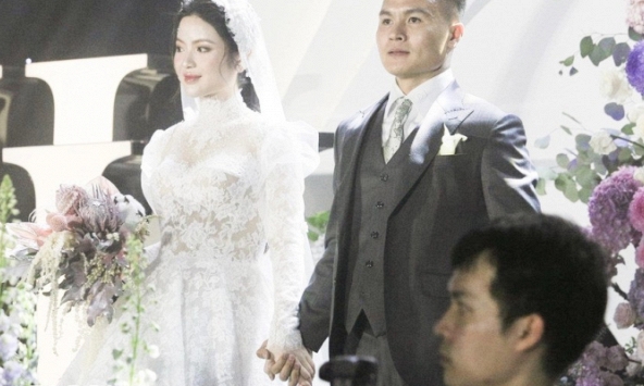 Quang Hải có hành động tinh tế với Chu Thanh Huyền ở đám cưới, lộ biểu cảm căng thẳng trước họ nhà gái