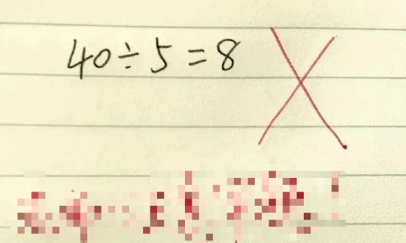 Con làm phép tính 40:5=8 bị gạch sai, người mẹ bức xúc lên trường 'kiện' thì bị cô giáo phán xanh rờn: Chị xem lại kiến thức đi!