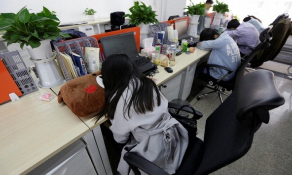 Tham gia nhóm chat công ty, nhân viên mới nhắn 1 câu liền bị sếp chê: 'Vô duyên thế', mãi sau mới biết là do EQ thấp