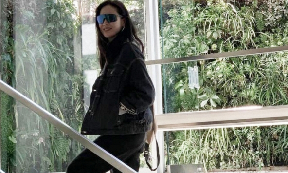 'Mẹ bỉm sữa' Son Ye Jin trốn con đi hẹn hò, phong cách ngày càng cá tính