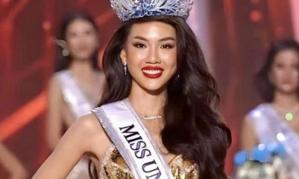 NÓNG: Hoa hậu Bùi Quỳnh Hoa bị buộc thôi học, đại diện trường lên tiếng thế nào?