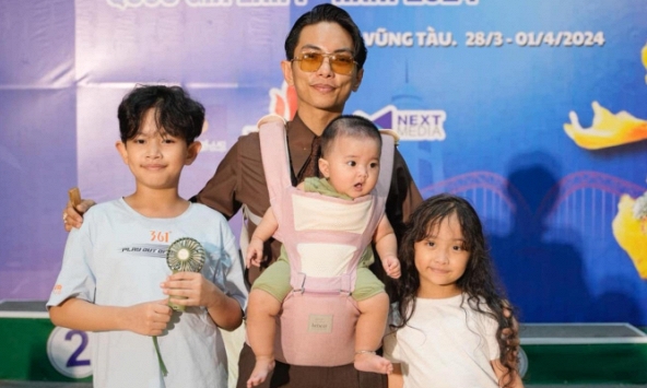 Phan Hiển một nách 3 con, Khánh Thi làm gì?