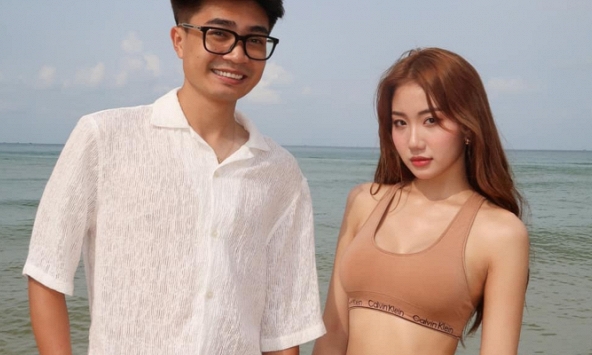 Thiếu gia làng game thi nhau khoe vợ trẻ, 'bắt trend' cả cú pháp 'ngoan xinh yêu'