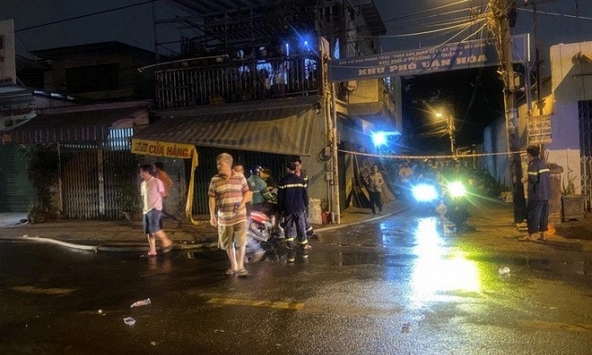 Vụ cháy ở quận 8: Nhà cửa cháy rụi, người dân chở nhau tìm nơi ngủ nhờ qua đêm