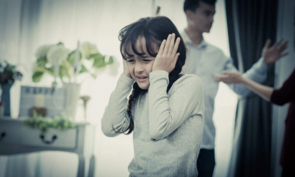 Giáo sư nói: Khảo sát các gia đình có con dễ rơi vào khủng hoảng, cha mẹ làm 3 ngành này đứng đầu: Không ai có thể ngờ được 