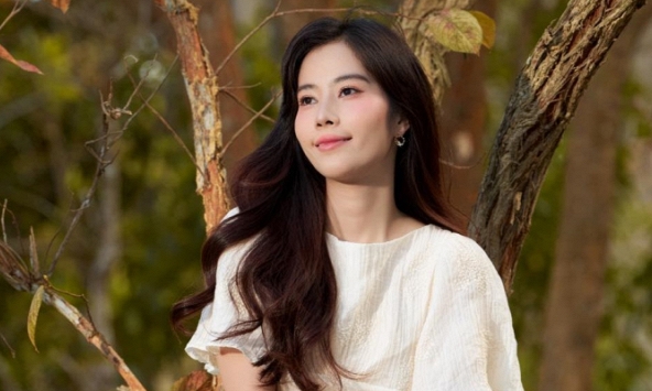 Phẫn nộ: Fan Nam Em đòi 'nắm đầu' cô giáo nếu dám đụng tới thần tượng, phản ứng của người đẹp càng gây bức xúc hơn