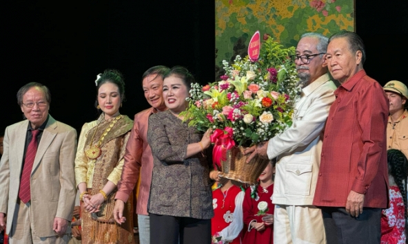 “Lá đơn thứ 72” gây ấn tượng mạnh mẽ tại Lào