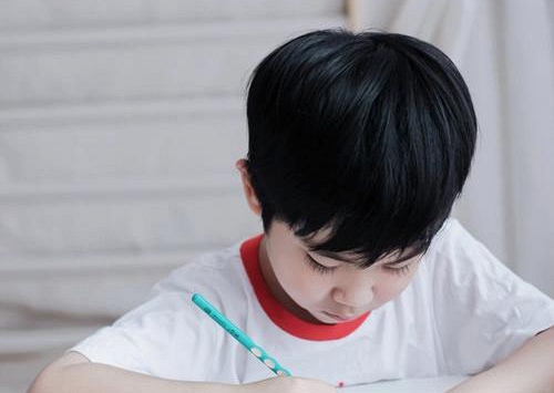 Bài văn tả con mèo 'biến dị' khiến chính chủ 18 năm sau còn xấu hổ, xem ảnh đính kèm càng cười ná thở