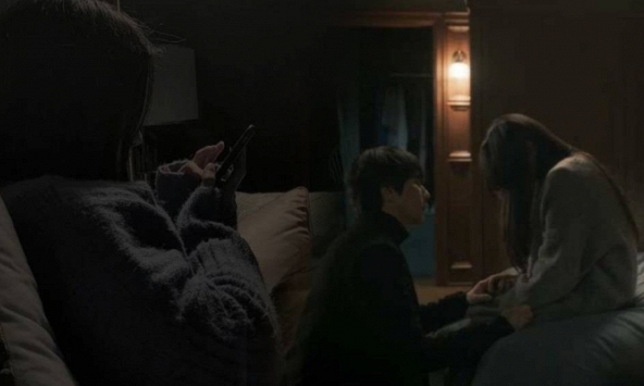 Nữ sinh 18 tuổi gọi điện cho bạn trai hơn 100 cuộc một ngày, nhảy lầu vì không bắt máy: 'Cuồng yêu' là chứng bệnh đe doạ tính mạng