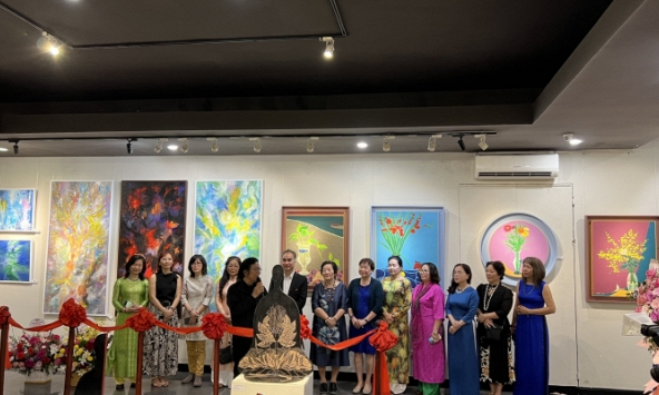 Cảm xúc của “phái đẹp” trong Triển lãm 'Sắc màu Bắc, Trung, Nam' lần thứ 10