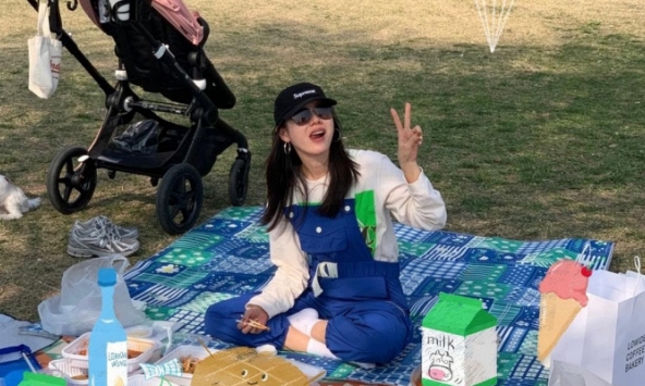 Son Ye Jin khoe khoảnh khắc đáng yêu khi đi chơi cùng gia đình nhỏ, chi tiết liên quan đến quý tử gây chú ý