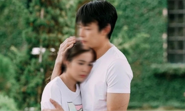 Đêm tân hôn, chồng âu yếm vuốt ve bụng tôi rồi thì thầm 3 từ mà khiến tôi òa khóc nức nở