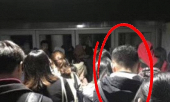 Bức ảnh chụp phía sau một nhóm sinh viên bỗng hot trở lại: Khi bóng lưng cũng tiết lộ tương lai của một người