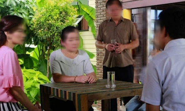 Chứng kiến cảnh con gái bị chồng ức hiếp, bố chỉ nói một câu mà chồng tôi sợ xanh mặt