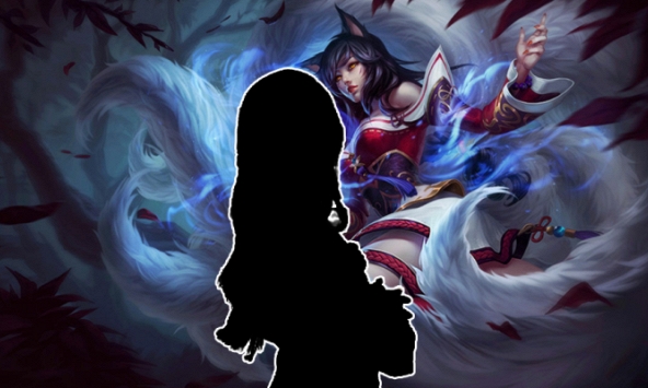 Cựu nữ BLV LPL hóa thân thành Ahri xinh đẹp