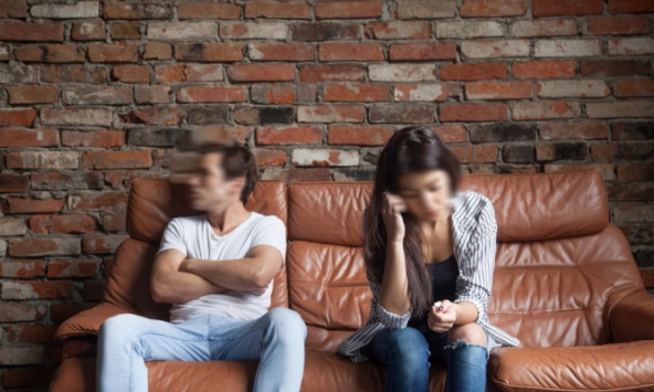 Hôn nhân đứng trên bờ vực thẳm khi tôi vô tình để chồng nhìn thấy cuốn sổ đỏ