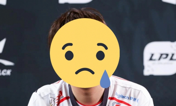 Nhà vô địch CKTG rơi vào tình trạng túng quẫn, không có đủ tiền để donate quà rẻ nhất cho bạn thân