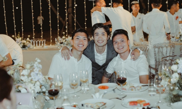 Vì sao Công Phượng vắng mặt ở nhiều đám cưới có Hoà Minzy tham dự?