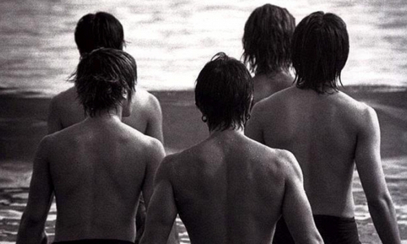 'Huyền thoại Kpop' đầu tiên tung sách ảnh khỏa thân, giờ lận đận vì scandal: 2 thành viên bị tố cáo, 1 người bỏ về quê sống!