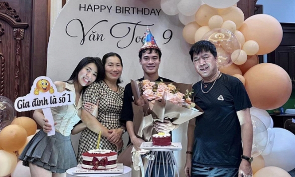 'Chủ tịch' Văn Toàn đón sinh nhật trong biệt thự bạc tỷ, em gái tiết lộ gia đình mất 15 năm mới làm được một điều cho anh trai