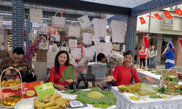 Đoàn nghệ sĩ, nghệ nhân Việt Nam thu hút khán giả bằng vẻ đẹp di sản