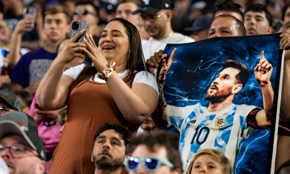 Messi vẫn gây sốt sau 9 tháng sang Mỹ: 72 nghìn khán giả đến sân, giá vé đắt đỏ cũng mặc kệ