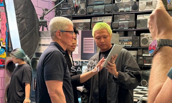 Tim Cook trực tiếp đến tận nơi gặp Phương Vũ và Antiantiart - những cái tên nổi nhất giới sáng tạo bây giờ