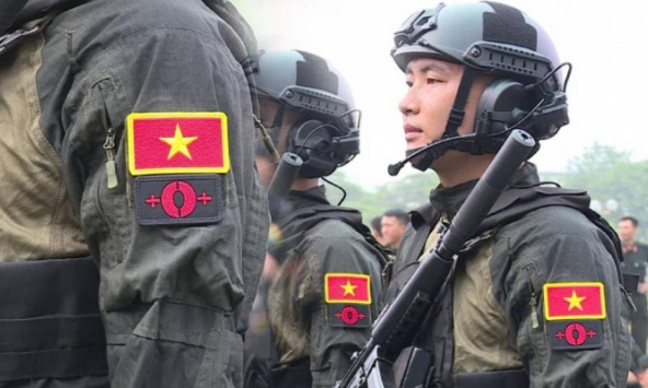 Quân phục mới của lực lượng cảnh sát đặc nhiệm: Chỉ một ký hiệu nhỏ được thêm trên vai áo nhưng có thể cứu sống sinh mạng nhiều chiến sĩ