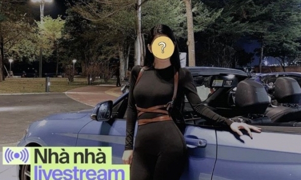 Bán 2 tấn hàng sau khi lên sóng 1 phút, mẹ 4 con nổi đình đám mời luôn dàn nghệ sĩ lên livestream chốt đơn giàu cỡ nào?