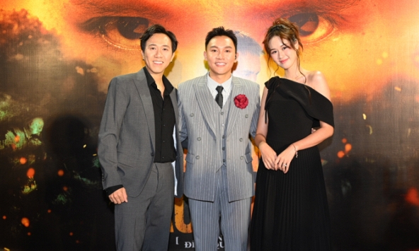 Anh Đức và bạn gái xuất hiện trong buổi họp báo của nam ca sĩ phải bán xe để làm MV, tiết lộ sẽ góp giọng!