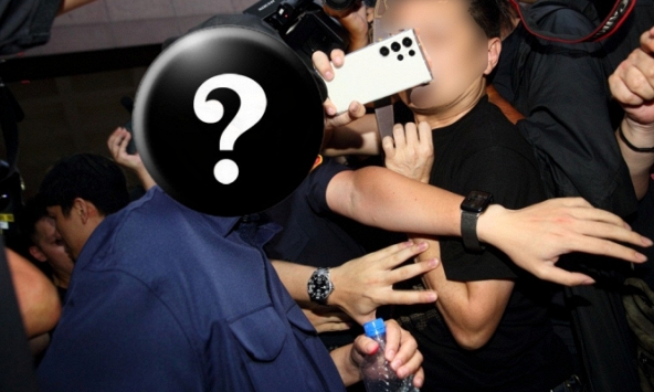 Sao nam hàng đầu bị vạch trần trò đồi bại với phụ nữ, cảnh sát lập tức vào cuộc điều tra