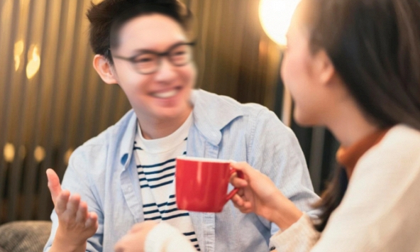 Cứ tưởng bạn trai mình tuyệt vời, đến khi nghe chị gái khoe anh rể, tôi mới biết hóa ra yêu đương là phải như thế!