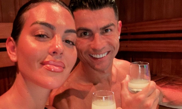 Ronaldo đi du lịch sang chảnh cùng gia đình giữa án treo giò, tham gia một trò chơi quen thuộc với trẻ em Việt Nam