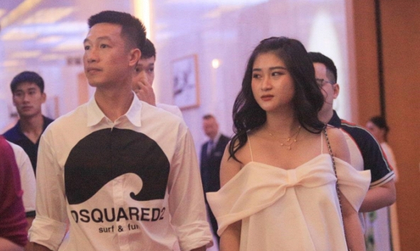 Vợ tiền vệ đội tuyển Việt Nam khoe được mời diễn vai chính phim giờ vàng VTV nhưng lại không thể tham gia vì một lý do