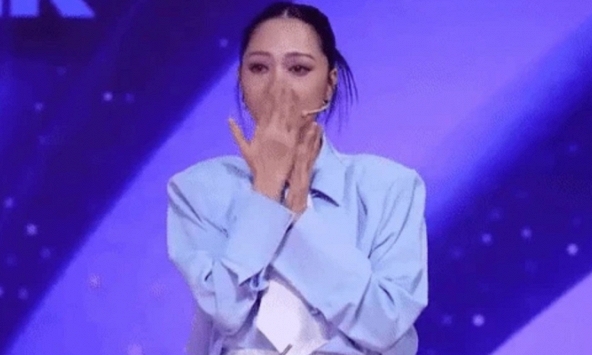 Bảo Anh khóc nức nở: Mọi người nói rằng người ta không xứng với em