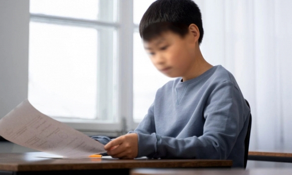 Cả nhà đi nhẹ nói khẽ, tức lộn ruột vẫn phải 'nhịn như nhịn cơm sống' khi có quý tử thi vào lớp 10