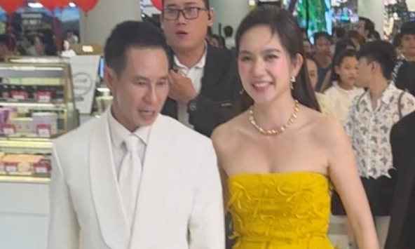 Cận cảnh nhan sắc 'mẹ 4 con' Minh Hà qua cam thường, có đẹp như lời đồn?