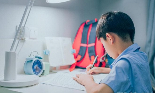 Cha mẹ sở hữu 3 'thói xấu' này, con cái sẽ rất có triển vọng khi lớn lên