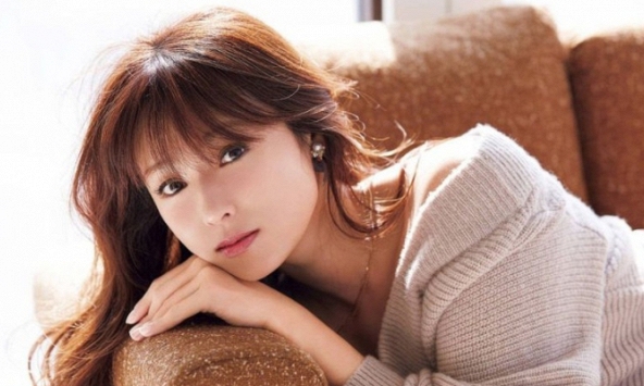 Mỹ nhân trả giá đắt vì ngoại tình: Mất trắng sự nghiệp, bị đại gia bất động sản hủy hôn và phải lẩn tránh gần 6 tháng qua