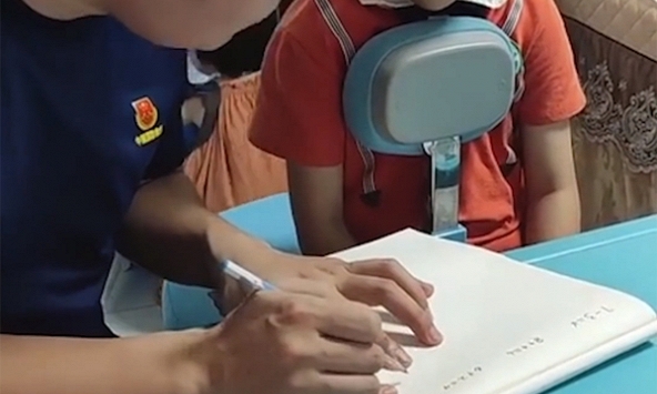 Bài Toán lớp 1 của con bị chấm sai, nghe cô giáo giải thích mà phụ huynh 'lú lẫn': Từ xưa đến nay chưa nghe khái niệm này bao giờ