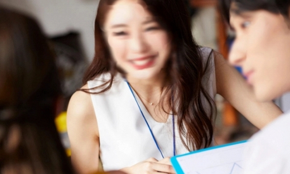 Đi du lịch cùng công ty chồng, tôi bàng hoàng phát hiện ra bí mật anh giấu giếm vợ 10 năm nay