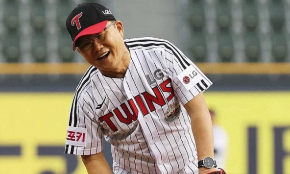 Ông Park Hang-seo 'quậy đục nước' trên mạng, bị con trai thẳng thắn nói 'nghiện' Facebook