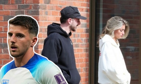 Team qua đường bắt gặp nam thần bóng đá dạo phố cùng một bóng hồng: Danh tính và nhan sắc cô nàng gây chú ý