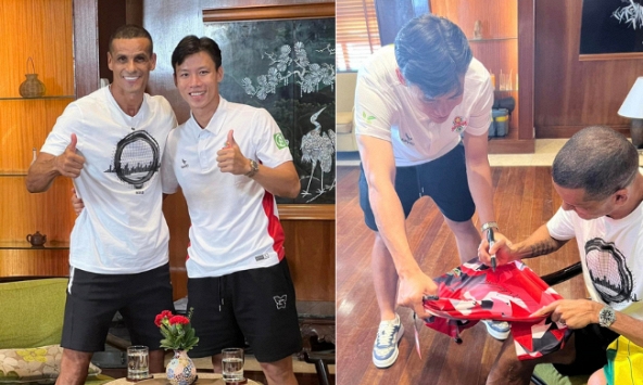 Huyền thoại Rivaldo của đội tuyển Brazil đến Việt Nam, Quế Ngọc Hải bỗng hoá 'fanboy' tươi rói khi xin được chữ ký