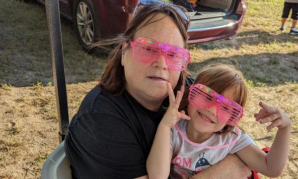 Người phụ nữ đầu tiên trên thế giới được đặt tim nhân tạo và ghép thận lợn cùng lúc