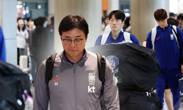 U23 Hàn Quốc buồn bã về nước sau thất bại chấn động tại giải U23 châu Á, HLV trưởng nghẹn ngào cúi đầu xin lỗi