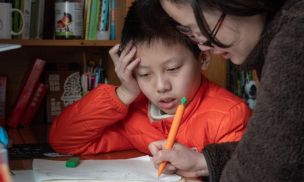 Học sinh tiểu học làm văn tưởng tượng cảnh mình biến thành 1 con lợn, đọc câu cuối mà 'sang chấn': Quá lo cho tương lai gia đình