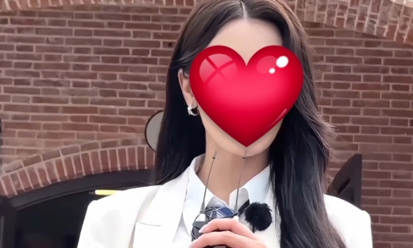 Mỹ nhân Hoa ngữ tăng 600.000 fan chỉ nhờ đoạn clip 14 giây, nhan sắc lẫn khí chất đều quá 'thần thánh'