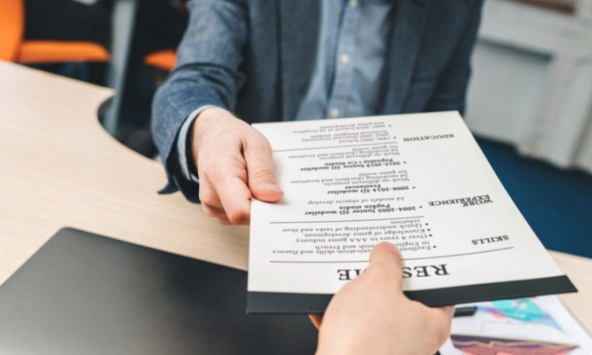 Nữ sinh học ĐH top, thành tích siêu khủng nhưng đi xin việc trượt từ 'vòng gửi xe': Hóa ra mắc lỗi 'đại kỵ' này trong CV