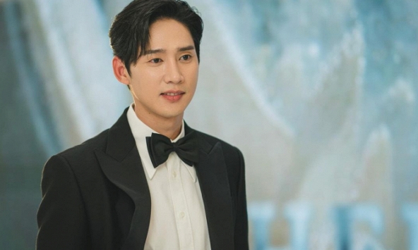 Nam thần phản diện Queen Of Tears chính thức tiết lộ gia thế, có phải cậu ấm gia tộc giàu có như lời đồn?